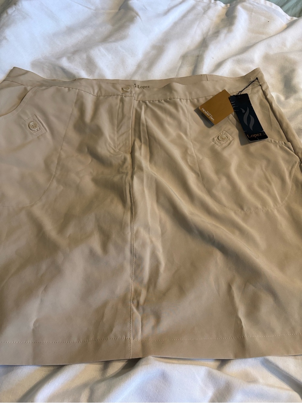 Nancy Lopez Golf Beige Khaki Skort with Front Pockets and Tag.